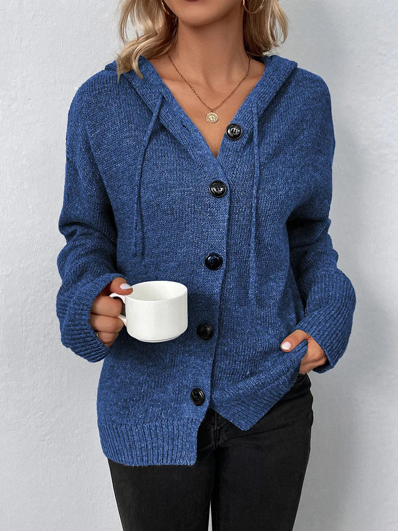 Sienna – Gilet en tricot douillet avec capuche et patte de boutonnage