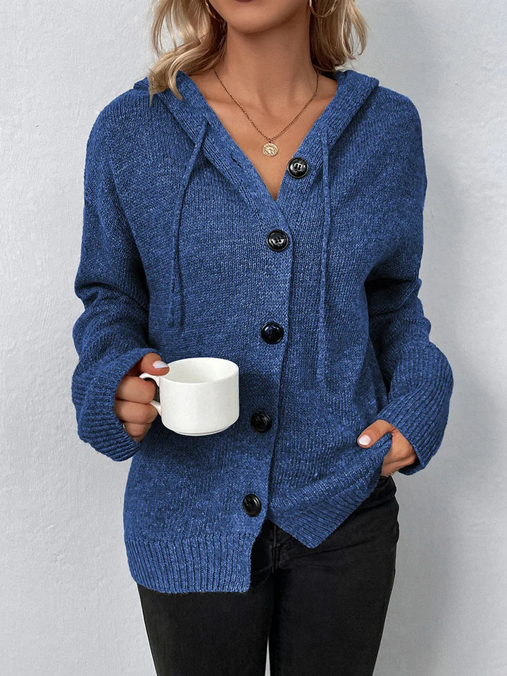 Sienna – Gilet en tricot douillet avec capuche et patte de boutonnage