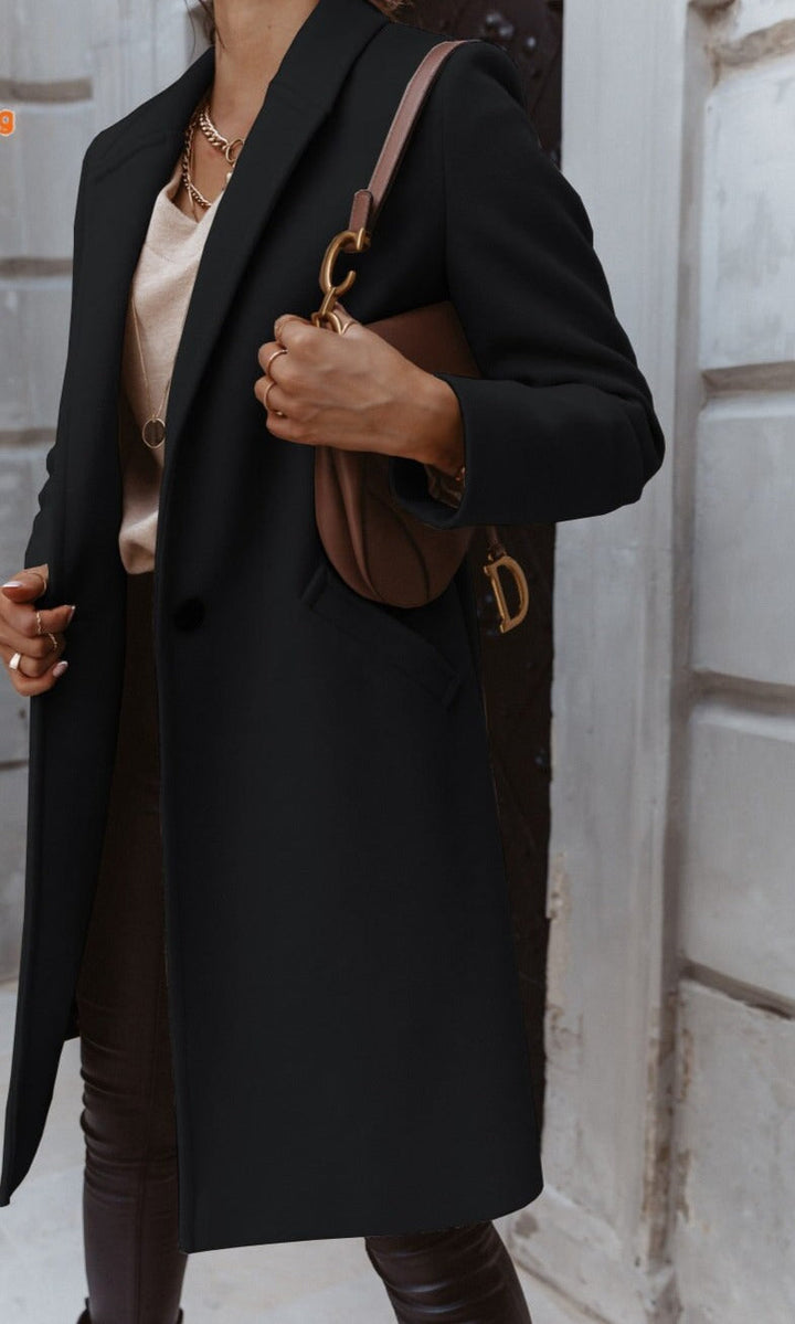 Cappotto lungo con rever e bottone