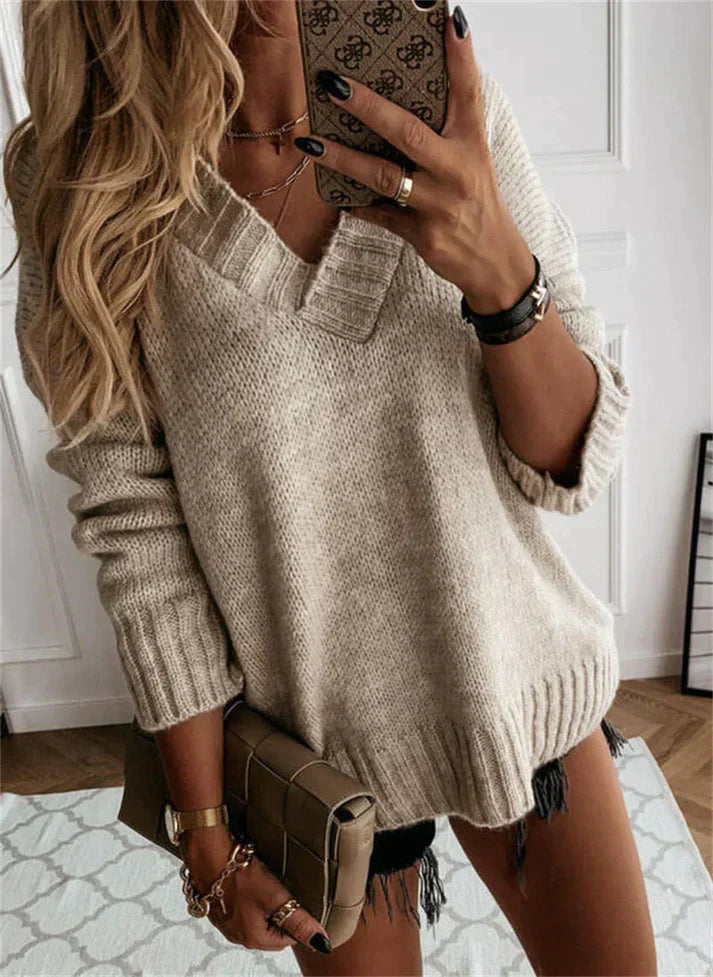Morbido maglione da donna con scollo a V – look oversize per autunno e inverno