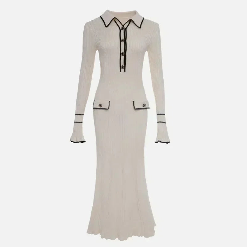 Kaylee - Langärmeliges Kleid mit Strickkragen und Rüschen