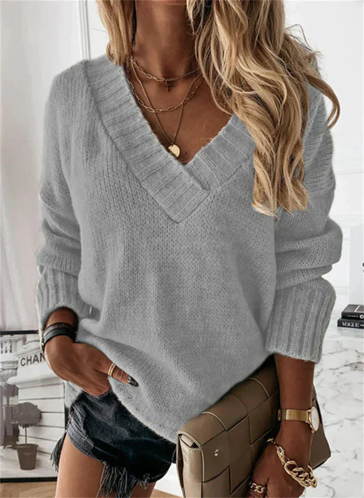 Morbido maglione da donna con scollo a V – look oversize per autunno e inverno