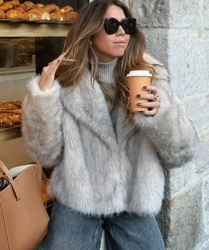 Emiliana - Stylische Streetwear-Pelzjacke