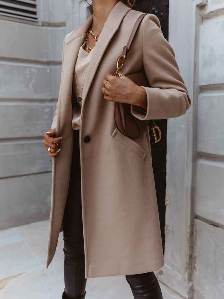 Cappotto lungo con rever e bottone