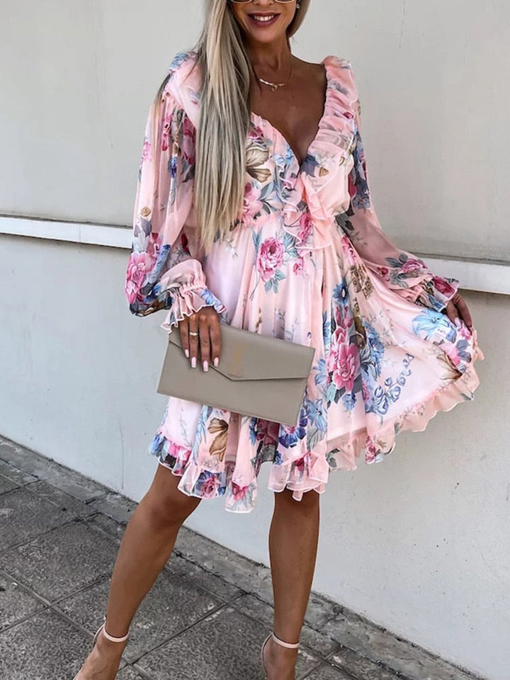 Robe courte fleurie aérienne avec volants – Robe romantique avec décolleté en V et manches longues