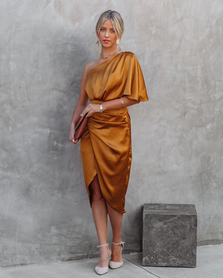 Elegante abito midi in satin con taglio monospalla e spacco – abito da cocktail per matrimoni, serate e occasioni speciali