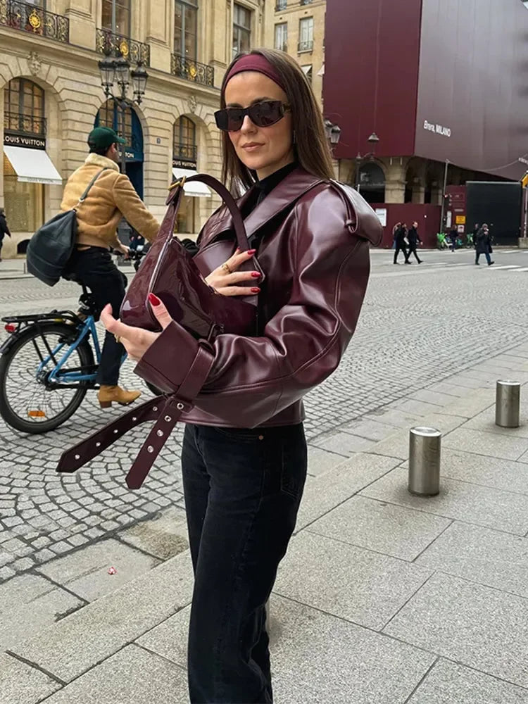 Elegante giacca di pelle rossa con cintura per donna | Ideale per ogni occasione