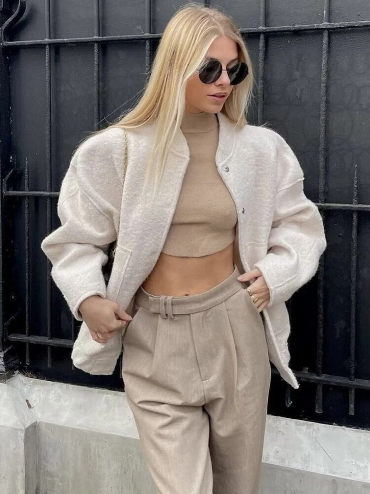 Cappotto di lana oversize con scollo rotondo e bottoni