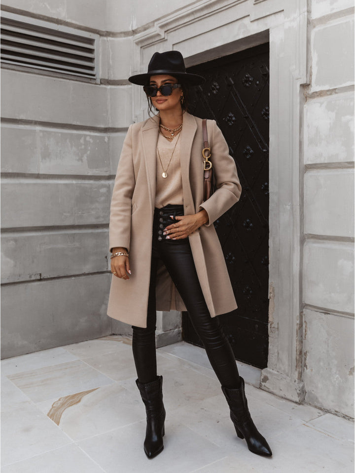Cappotto lungo con rever e bottone