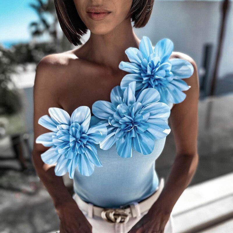 Top à une épaule avec fleurs