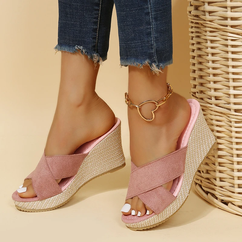 Damen Keilpantolette – Bequeme Sommer Wedges mit Bastsohle & Kreuzriemen für Alltag, Urlaub & Strand