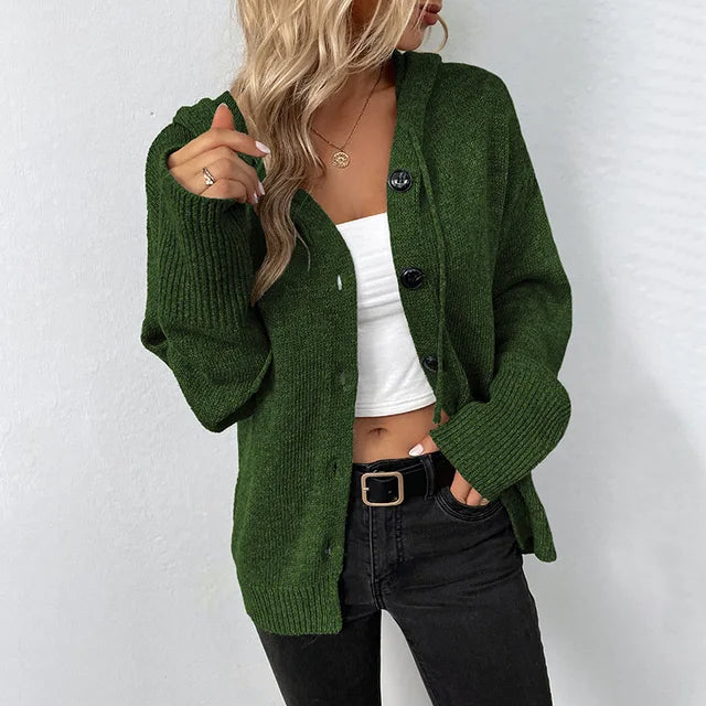 Sienna – Gilet en tricot douillet avec capuche et patte de boutonnage