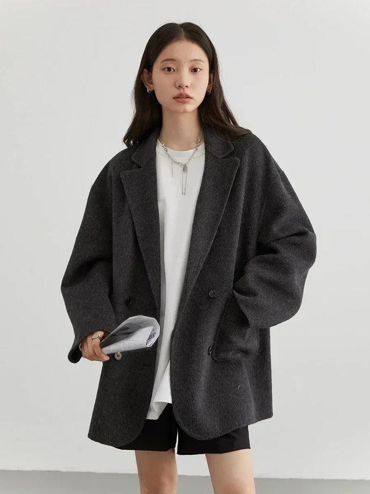 Oversize Damen Wollmantel – Doppelt geknöpft & Elegant im Minimal Look