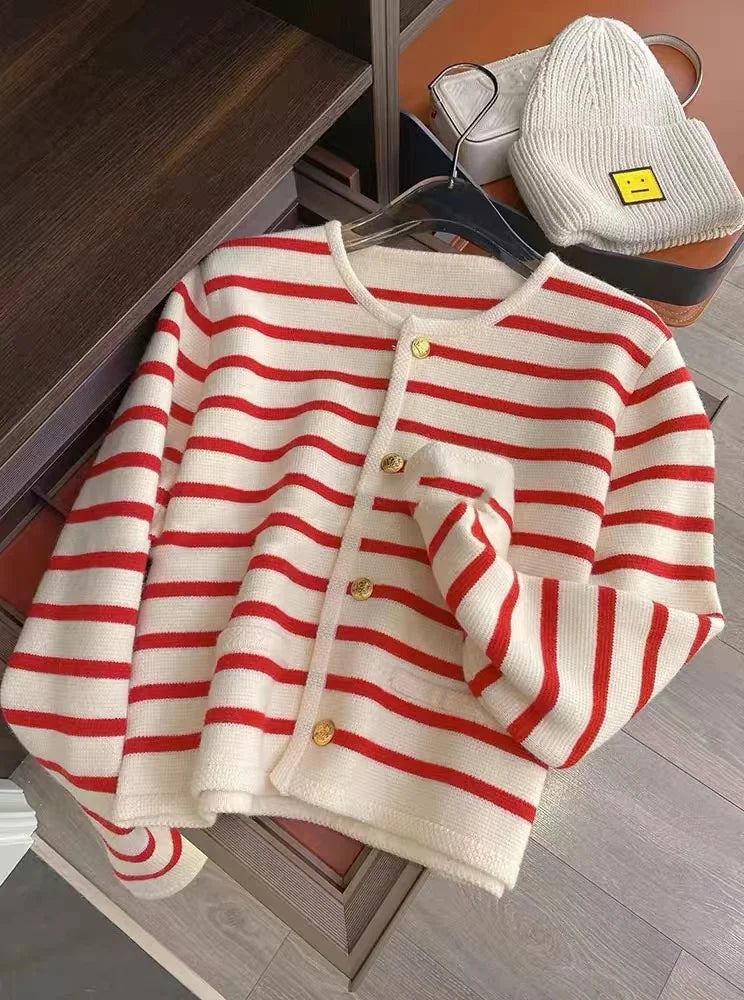 Ruthie - Sweter dziergany z eleganckimi paskami