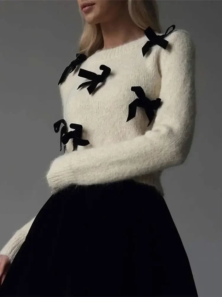 Nathalia - Pullover with round neckline and bow knot