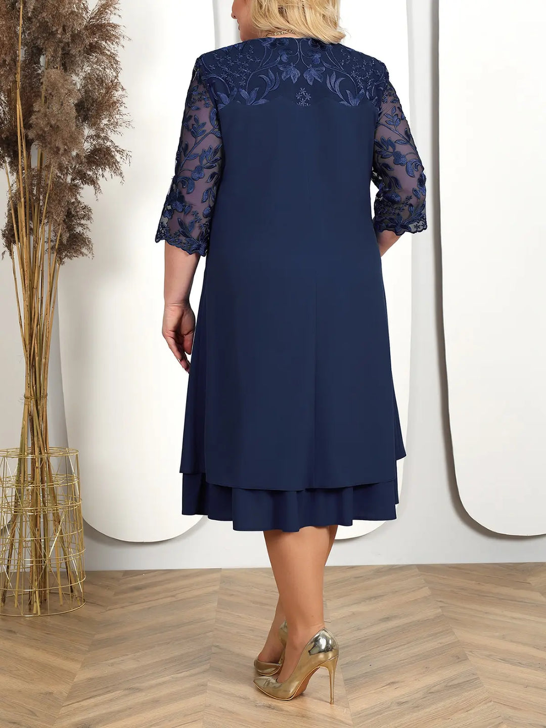 Juliann – Elegante vestito taglie forti con ricamo floreale