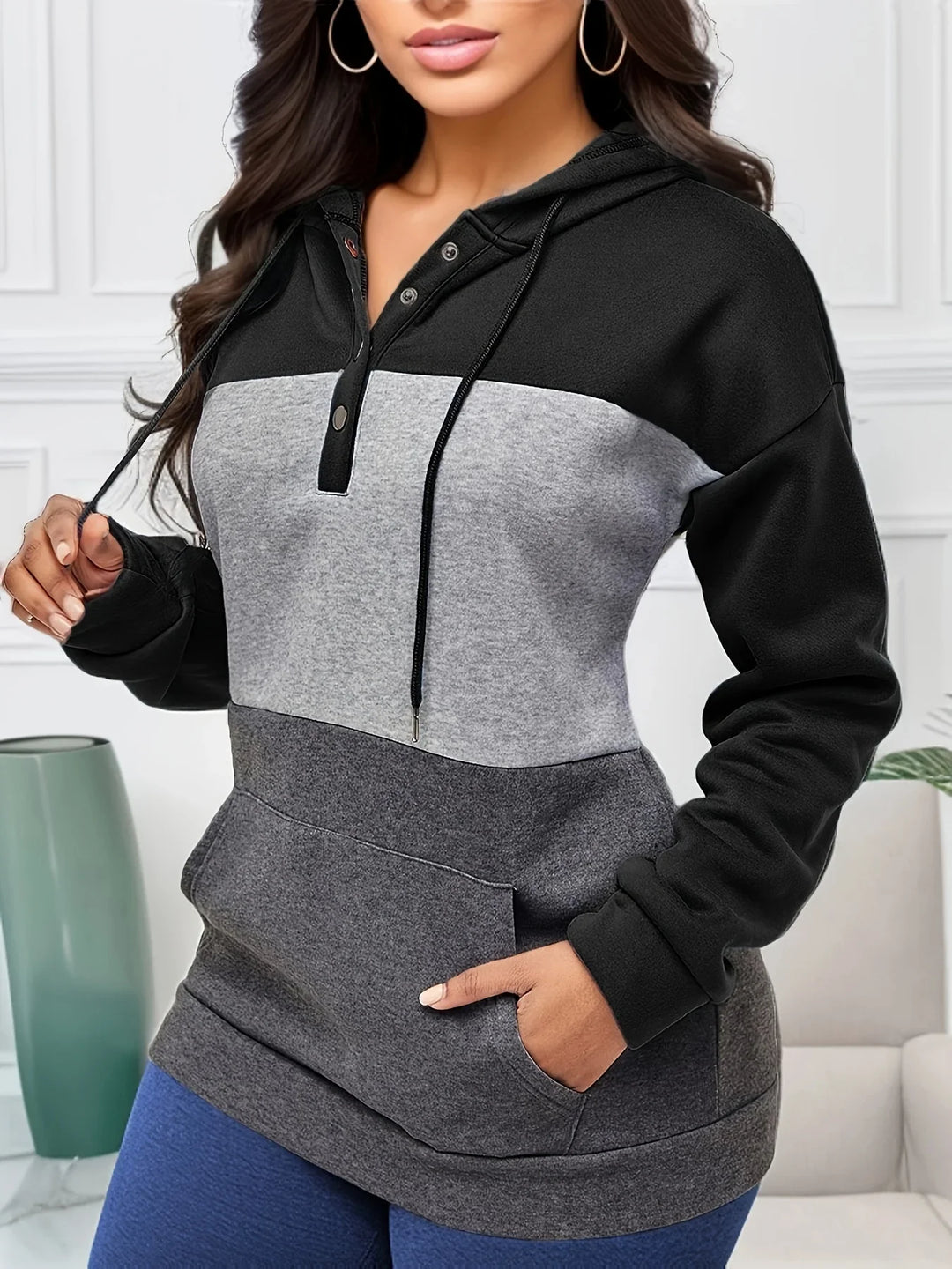 Sweat à capuche femme avec design bicolore – Pull à capuche confortable avec patte de boutonnage et poche kangourou