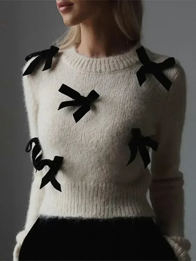 Nathalia - Pullover with round neckline and bow knot