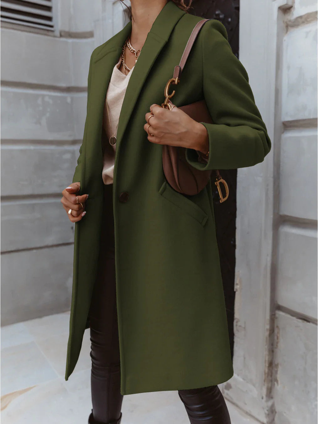 Cappotto lungo con rever e bottone