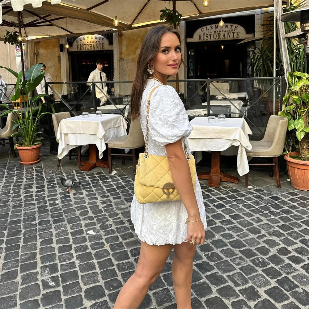 Vestito estivo corto bianco con maniche a sbuffo e scollo a V – Elegante mini abito in cotone ricamato