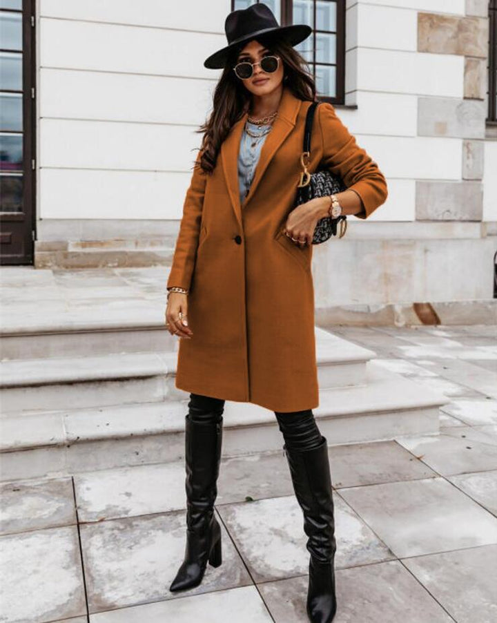 Cappotto lungo con rever e bottone