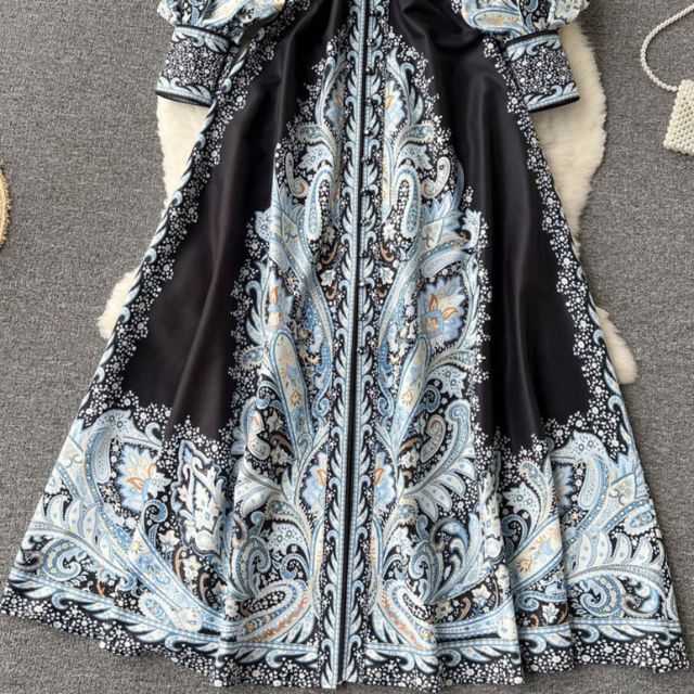 A-Linienkleid mit Blumenmuster und Gürtel - Elegantes Blumenkleid für Damen