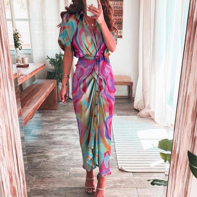 Abito avvolgente in stile camicia con nodo e motivo astratto – Look maxi elegante