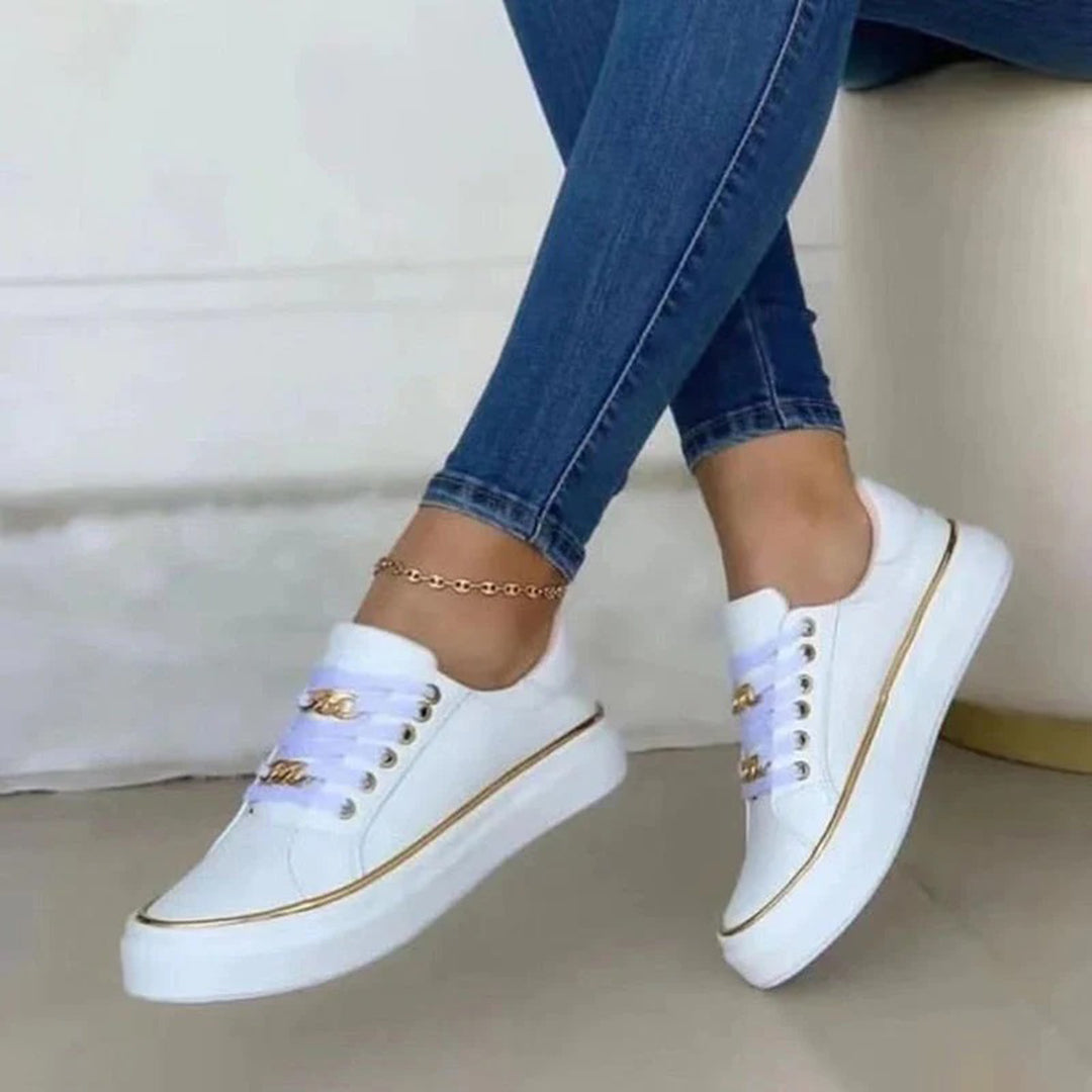 Enora - Sneakers casual basse bianche con dettagli dorati | Sneakers bianche alla moda con lacci e finiture dorate