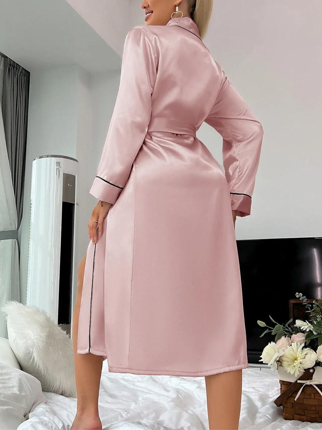 Eleganter Damen Bademantel – Satin Kimono mit Gürtel & Kontrastpaspel