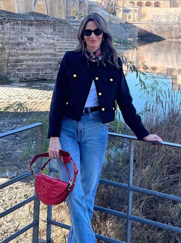 Raelynn - Blazer corto alla moda con bottoni