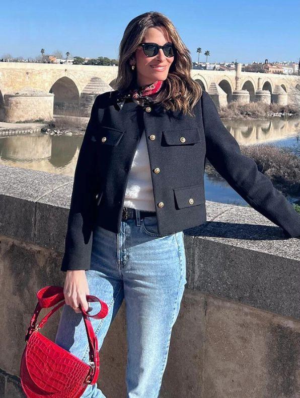 Raelynn - Blazer corto alla moda con bottoni