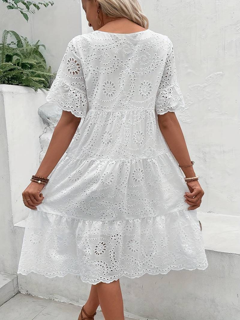 Damen Sommerkleid mit Lochstickerei – Lockeres A-Linienkleid mit Rundhalsausschnitt und kurzen Ärmeln – Luftiges Freizeitkleid im Boho Stil