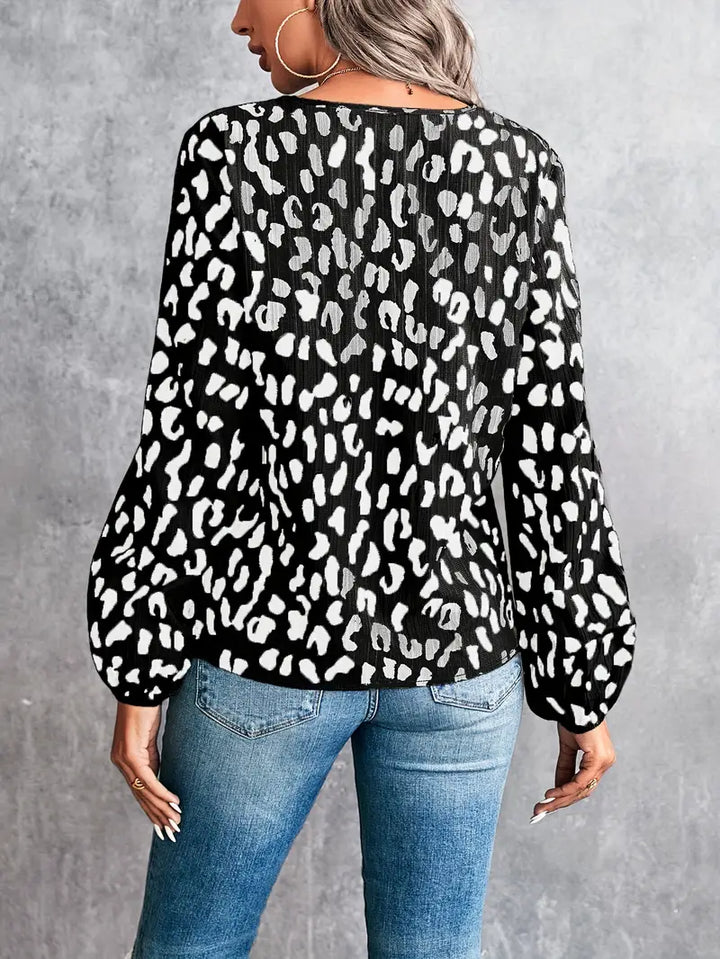 Damen Bluse mit Animal-Print & V-Ausschnitt – Langarmshirt im lockeren Schnitt für Alltag, Party & Freizeit – Modisches Oberteil mit Leopardenmuster