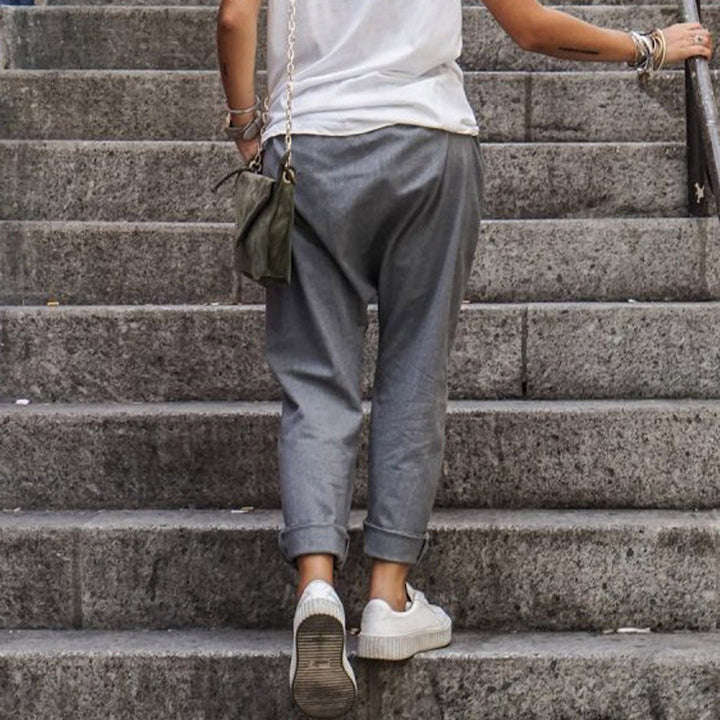 Pantalon femme coupe décontractée avec ceinture élastique – Pantalon streetstyle avec entrejambe bas et revers pour le quotidien et les loisirs