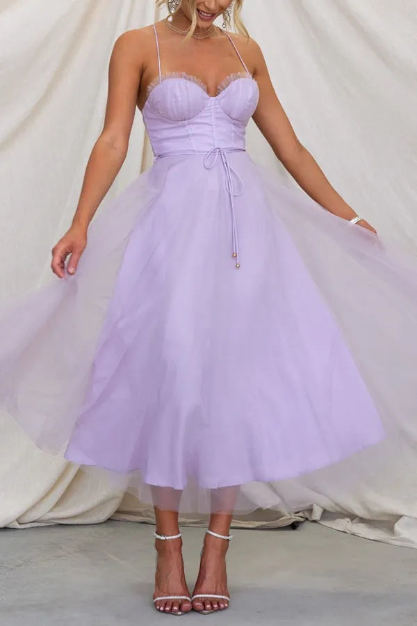Abito in tulle con corpetto a corsetto e spalline sottili – elegante abito midi per occasioni speciali