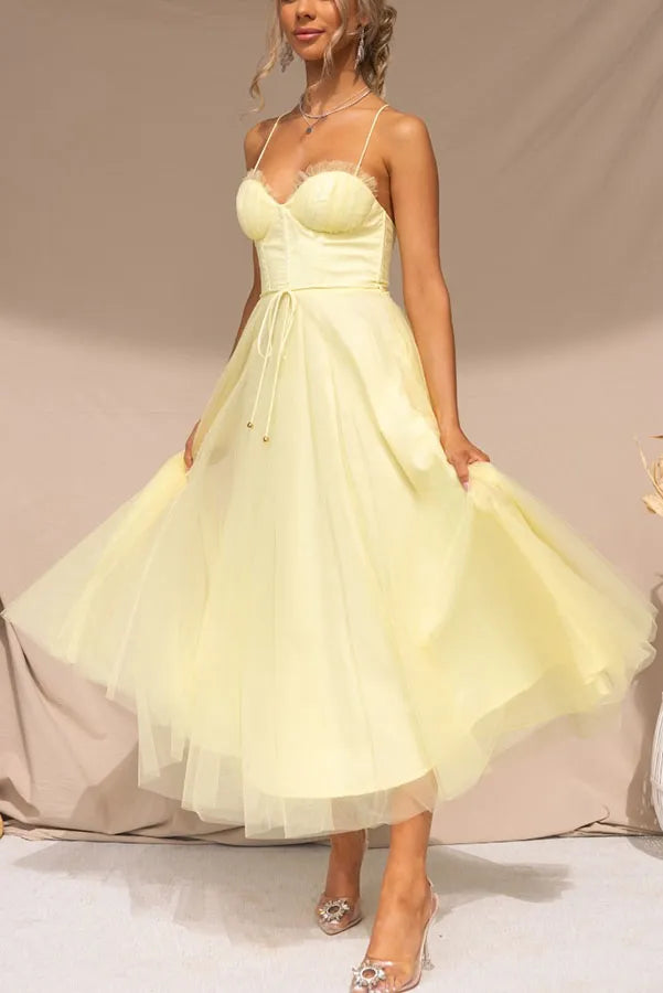 Abito in tulle con corpetto a corsetto e spalline sottili – elegante abito midi per occasioni speciali