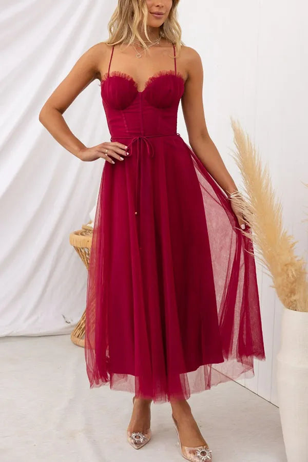 Abito in tulle con corpetto a corsetto e spalline sottili – elegante abito midi per occasioni speciali