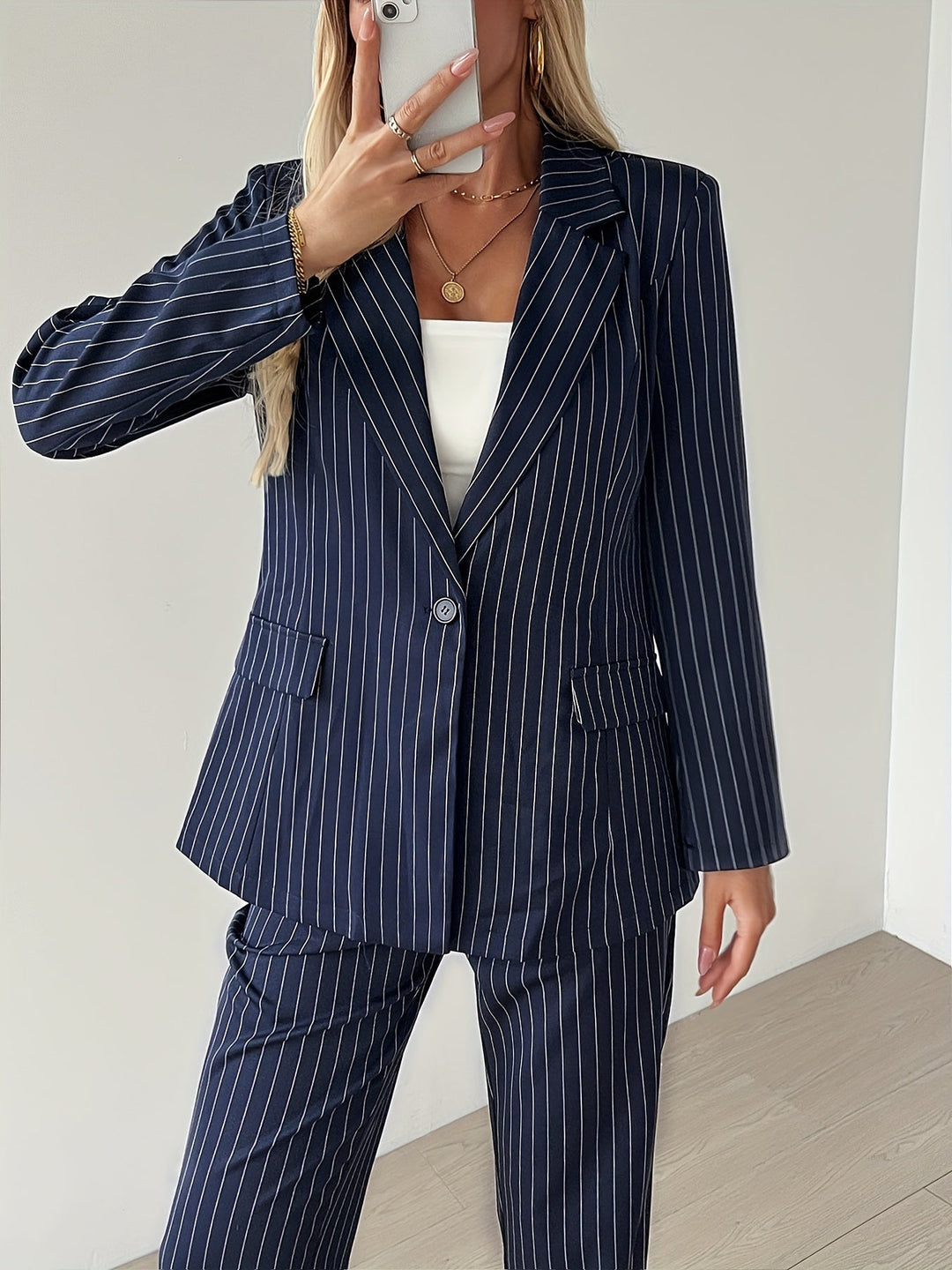 Set outfit elegante per donna con blazer a righe con bottoni frontali e maniche lunghe & pantaloni a gamba dritta a vita alta | Per occasioni formali