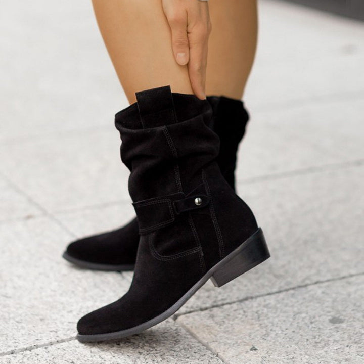 Women's ankle boots with slip-on design – Fashionable boots with flat heel for autumn & winter outfits