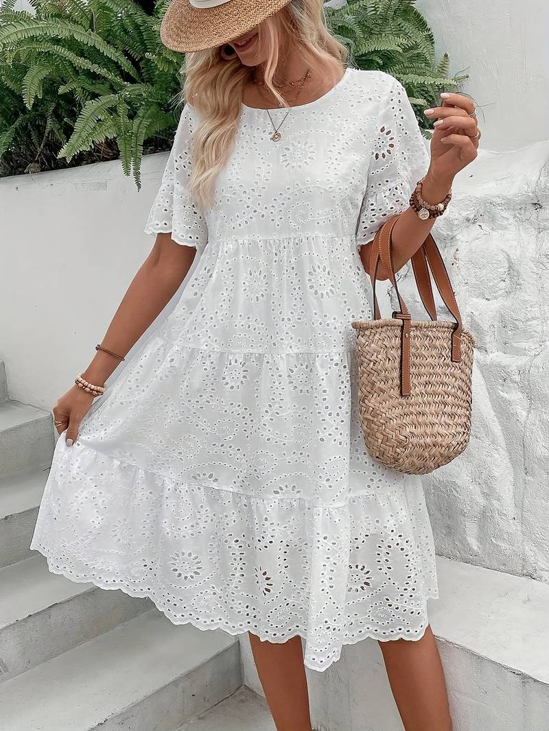 Damen Sommerkleid mit Lochstickerei – Lockeres A-Linienkleid mit Rundhalsausschnitt und kurzen Ärmeln – Luftiges Freizeitkleid im Boho Stil