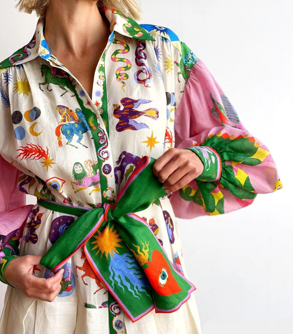 Abito lungo boho con stampa mistica – camicia con cintura e maniche lunghe