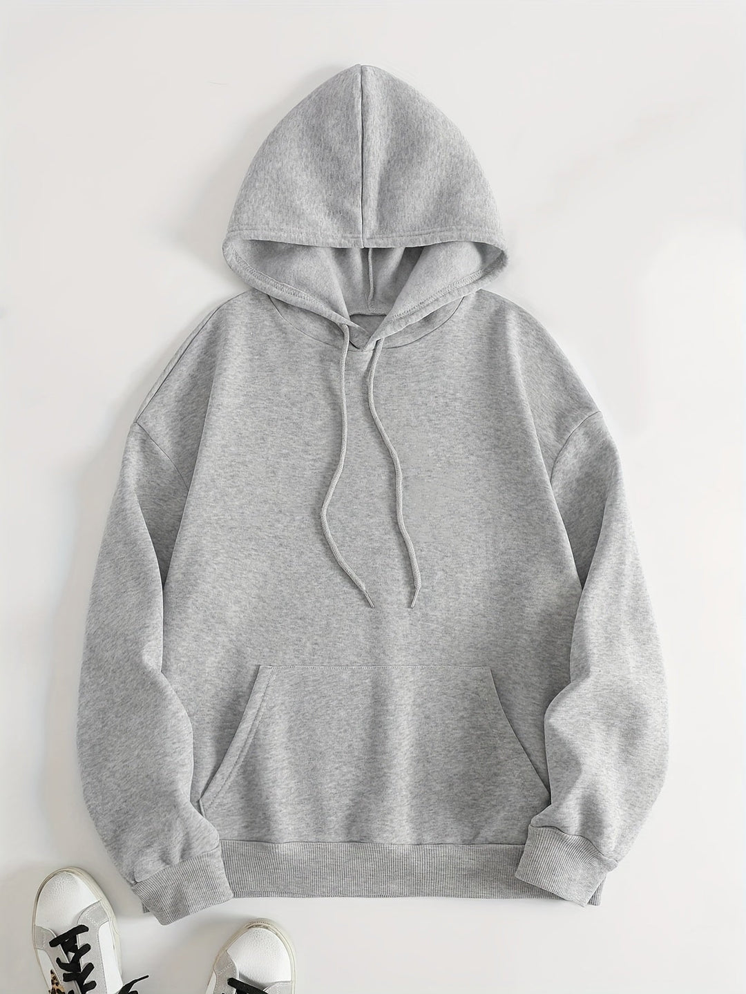 Stilvoller grauer Pullover Hoodie mit Kapuze und Backprint für Damen | Perfekt für den Alltag