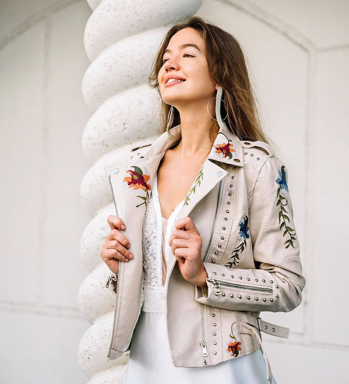 Canovi - Veste en cuir pour femmes avec accent clouté et motif floral
