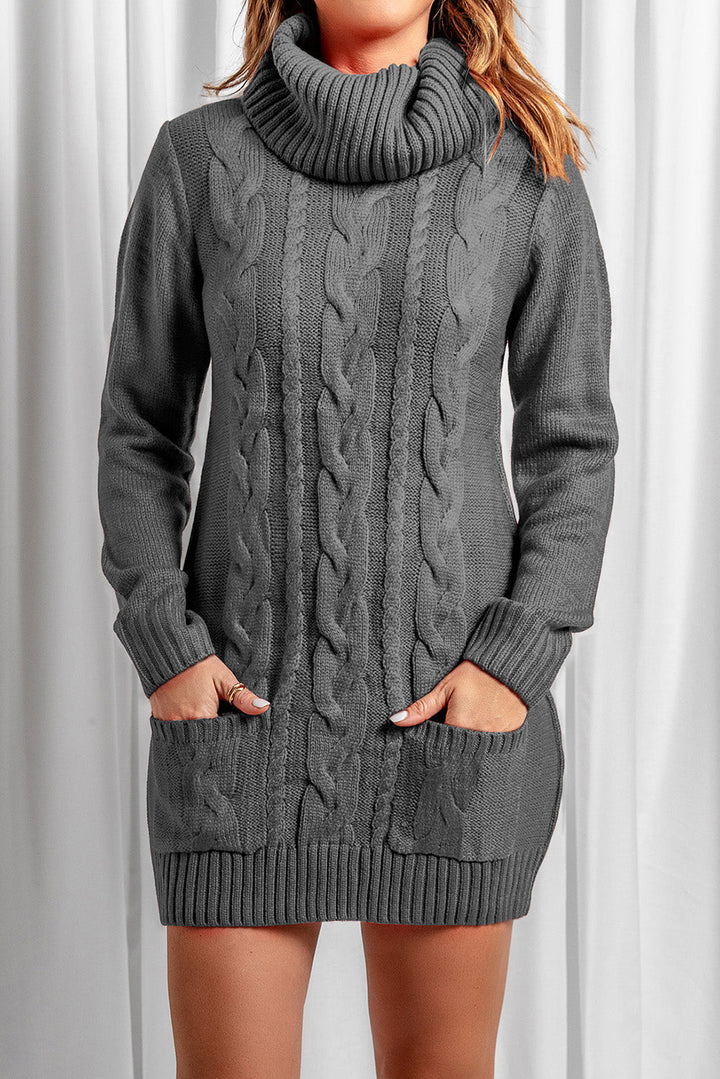 Vestito lavorato a maglia con motivo a treccia accogliente e scollo a cascata per donne