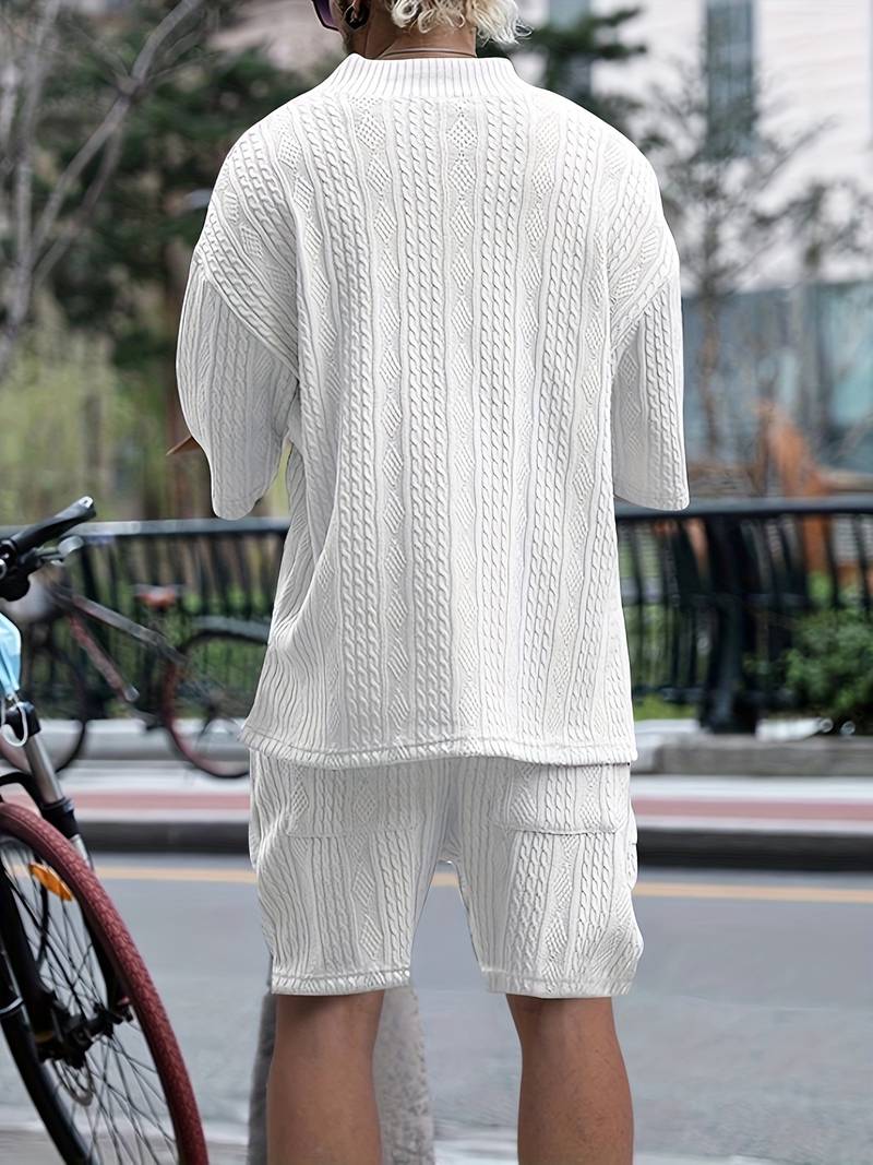 Męski letni zestaw dwuczęściowy – oversize koszula z dekoltem w serek i szorty w dzianinowym stylu – streetwearowy strój na czas wolny i wakacje