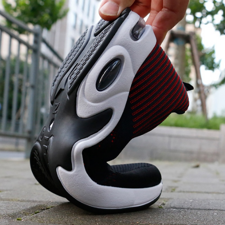 Urban Runner Sneaker – Sporty & Supportive
