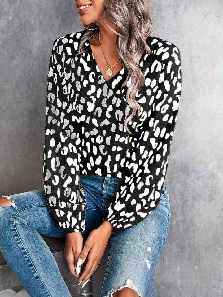 Damen Bluse mit Animal-Print & V-Ausschnitt – Langarmshirt im lockeren Schnitt für Alltag, Party & Freizeit – Modisches Oberteil mit Leopardenmuster