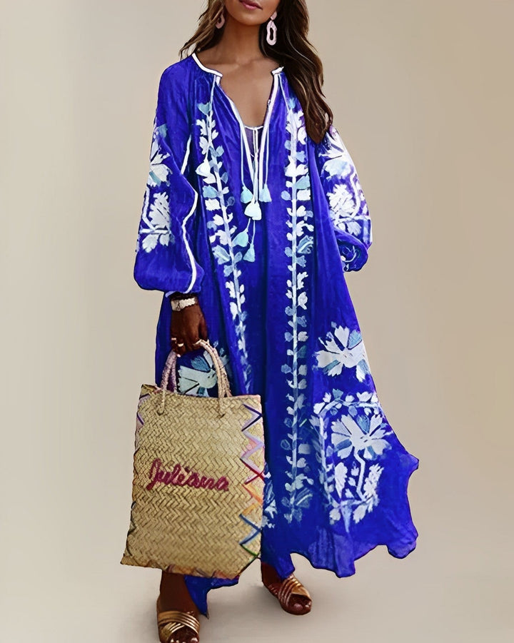 Sukienka maxi w królewskim błękicie z haftem – boho sukienka letnia o szerokim kroju