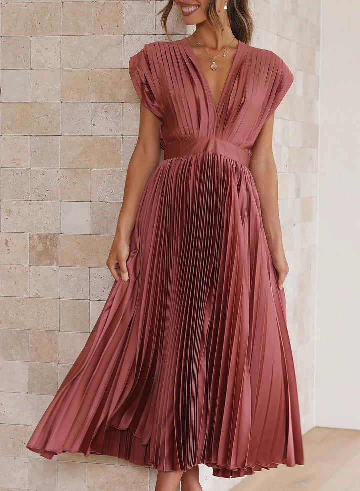 Elegantes Plissee-Midikleid mit tiefem V-Ausschnitt und fließendem Satin – Perfekt für festliche Anlässe & Abendveranstaltungen