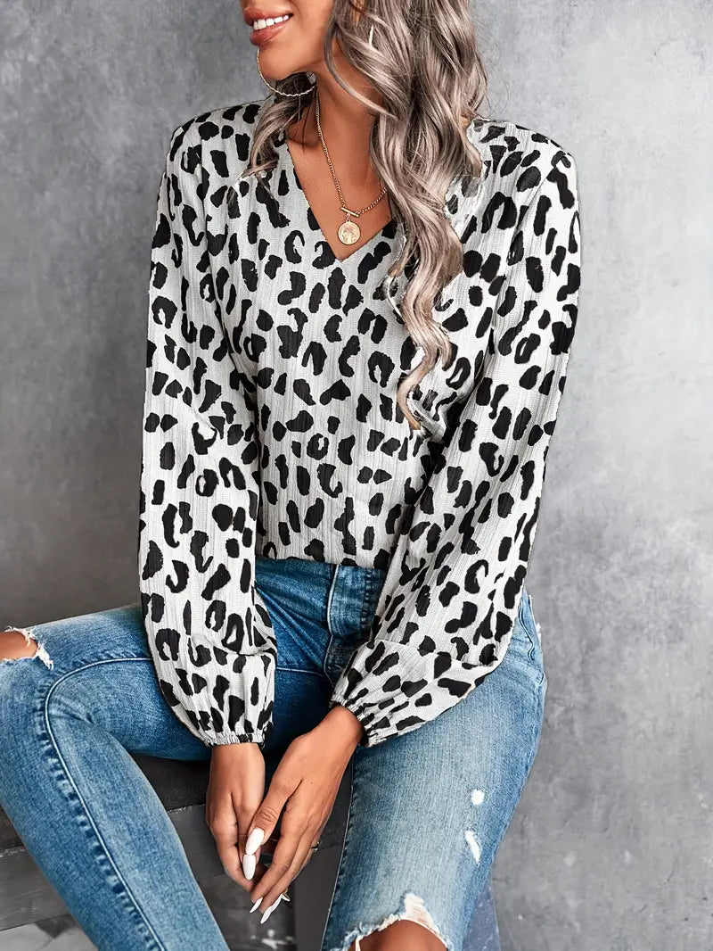 Damen Bluse mit Animal-Print & V-Ausschnitt – Langarmshirt im lockeren Schnitt für Alltag, Party & Freizeit – Modisches Oberteil mit Leopardenmuster